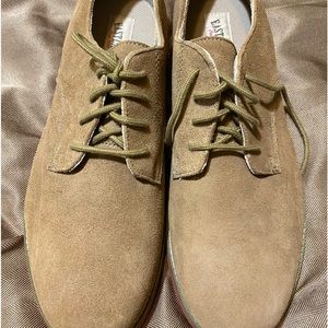 East land Mens suede shoes.    Brand new , never worn , packing still in shoes